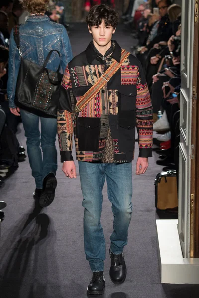 Look 60
